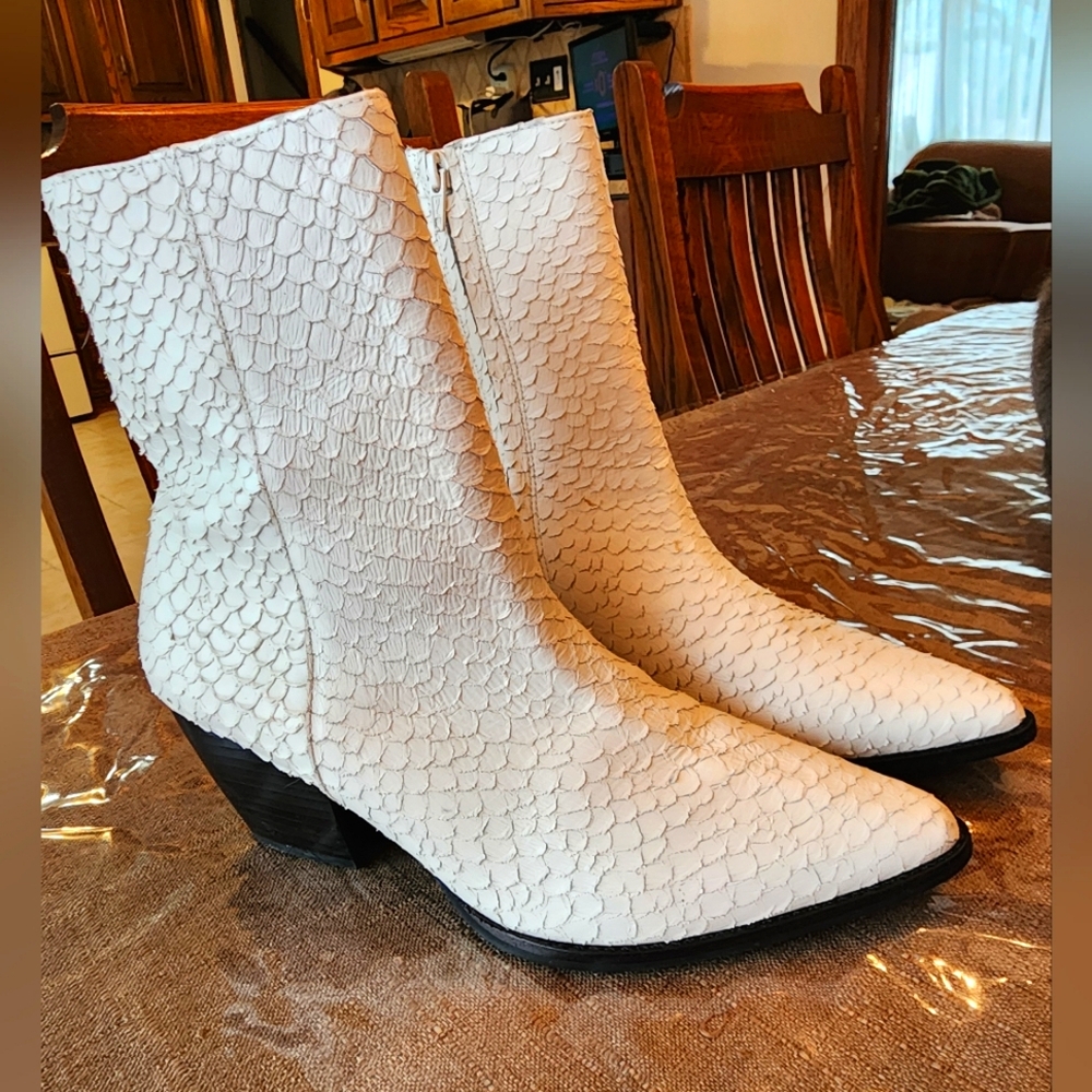 Matisse White Textured Leather Caty Boots